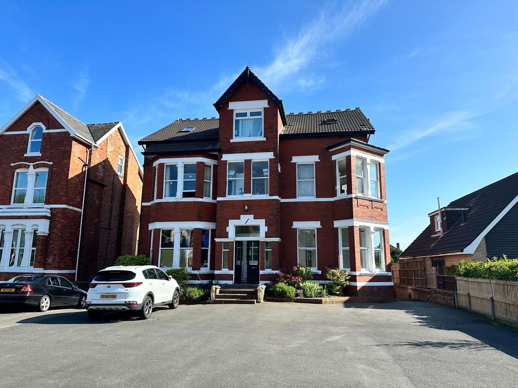 Flat Cambridge Road in Southport