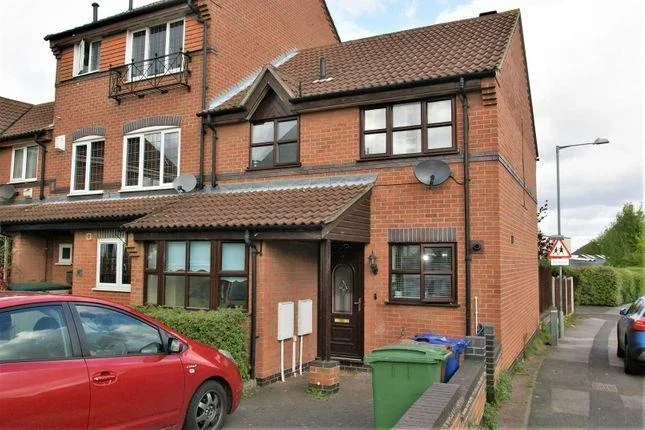 House Clifford Road in Grays