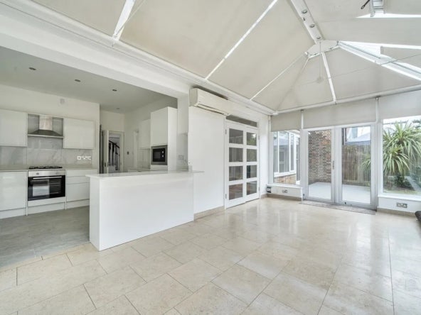 House Middlefield in Greater London