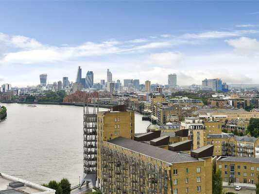 Flat Westferry Circus in Greater London