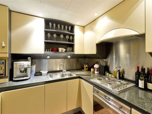 Flat Westferry Circus in Greater London