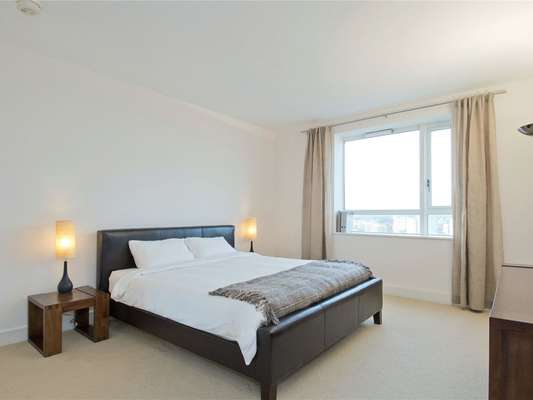 Flat Westferry Circus in Greater London