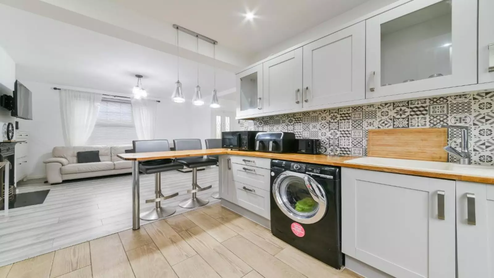 Flat Ravenbourne Estate in Greater London