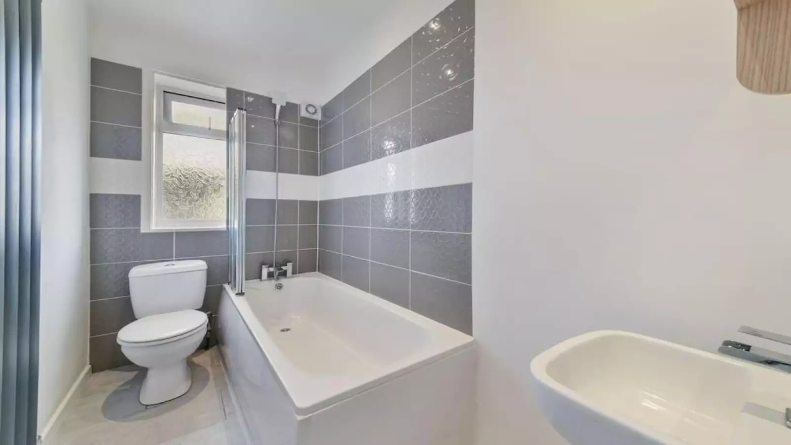Flat Ravenbourne Estate in Greater London