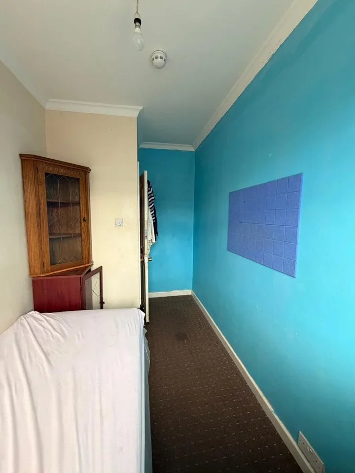 Room Tolworth Broadway in Greater London