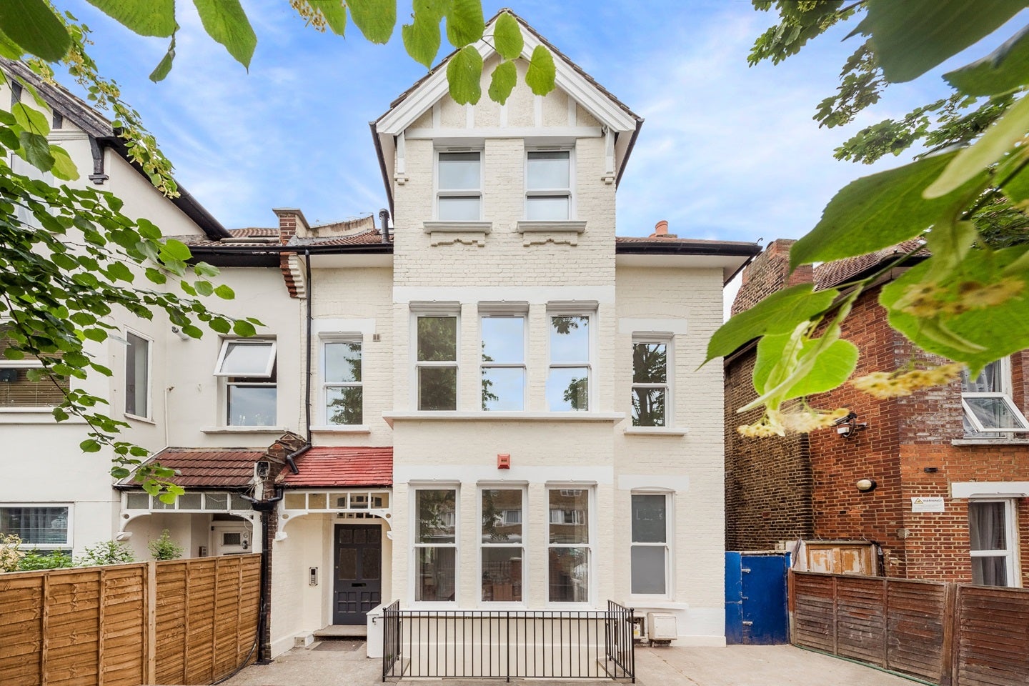 Room Stanthorpe Road in Greater London