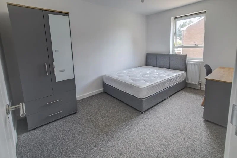 Room Mercer Court in Exeter