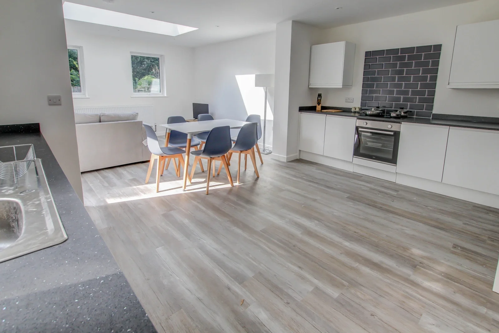 Room Mercer Court in Exeter