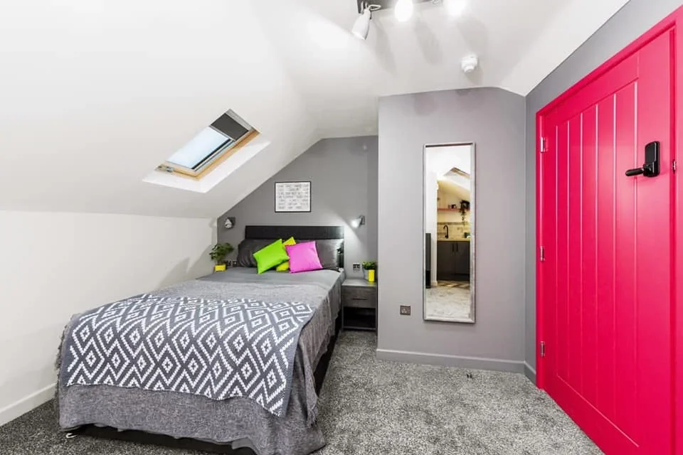 Room Bristol Road South in Birmingham