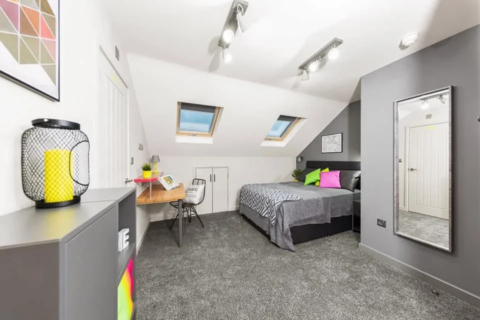 Room Bristol Road South in Birmingham