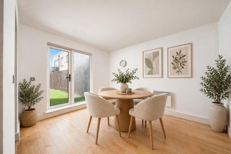 Flat Finchley Road in Greater London