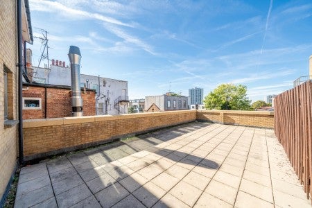 Flat Finchley Road in Greater London
