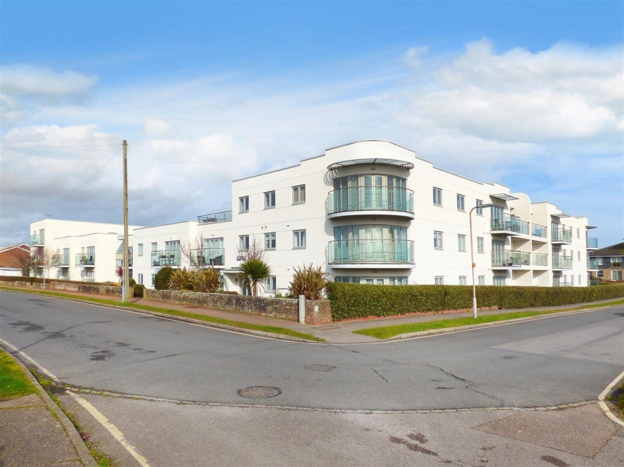 Flat Broadmark Lane in Arun