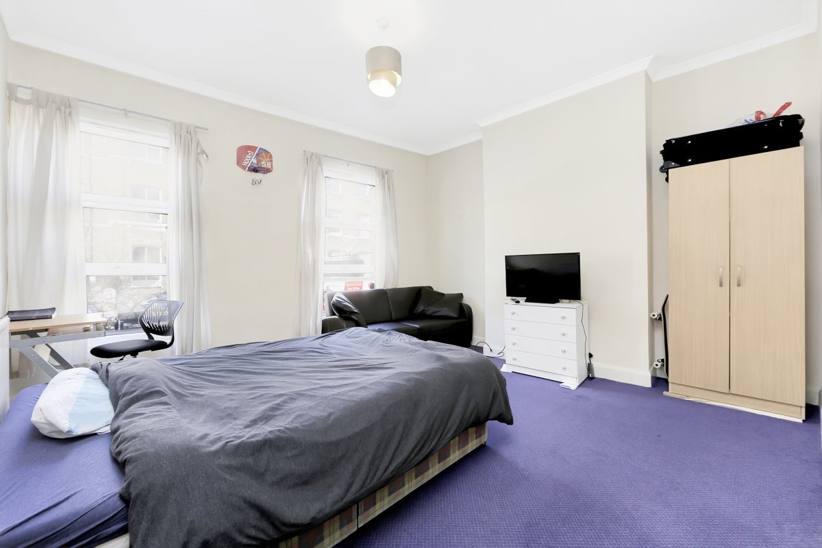 Flat Hornsey Road in Greater London