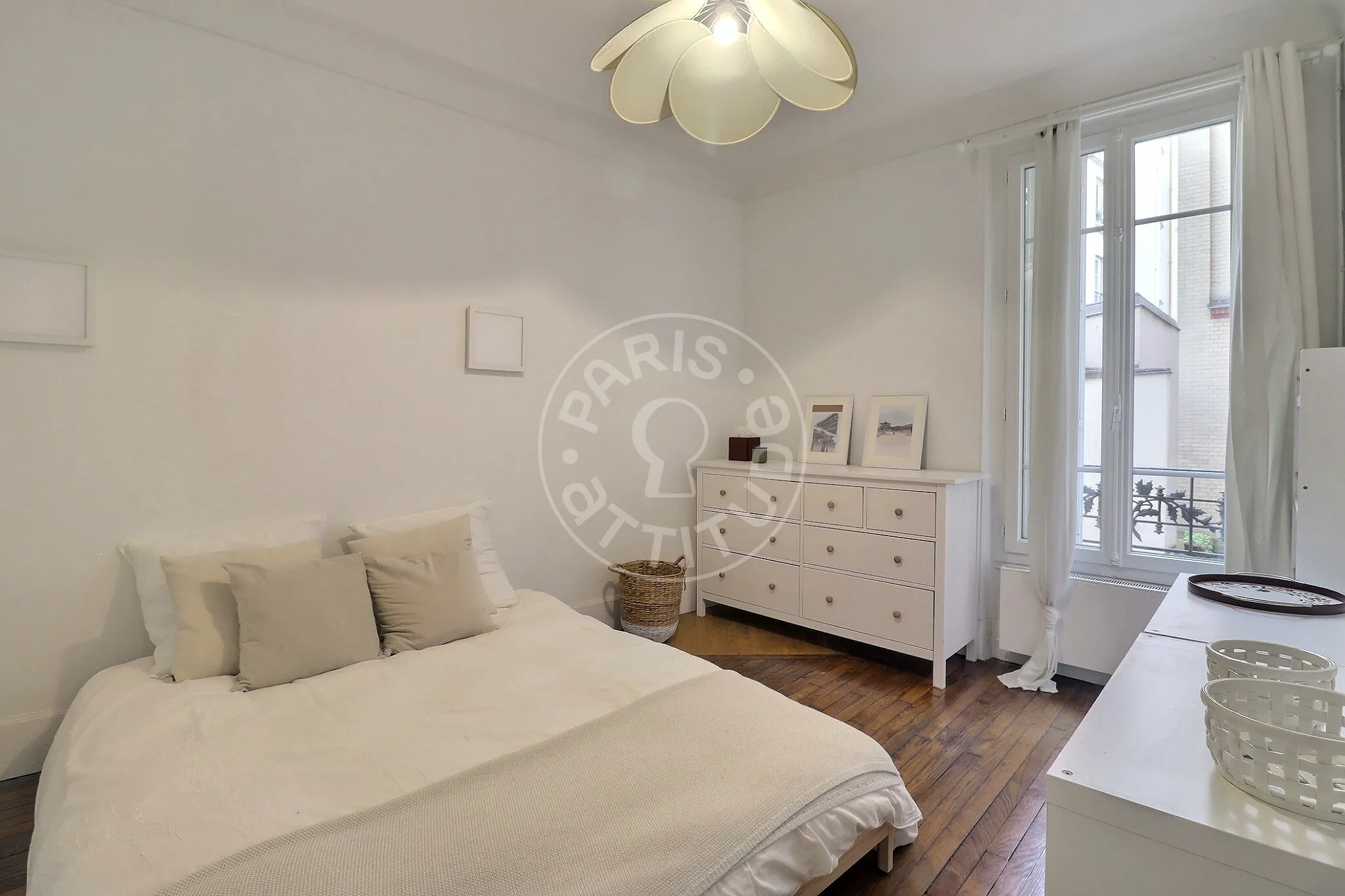 Flat Rue Fenoux in Paris