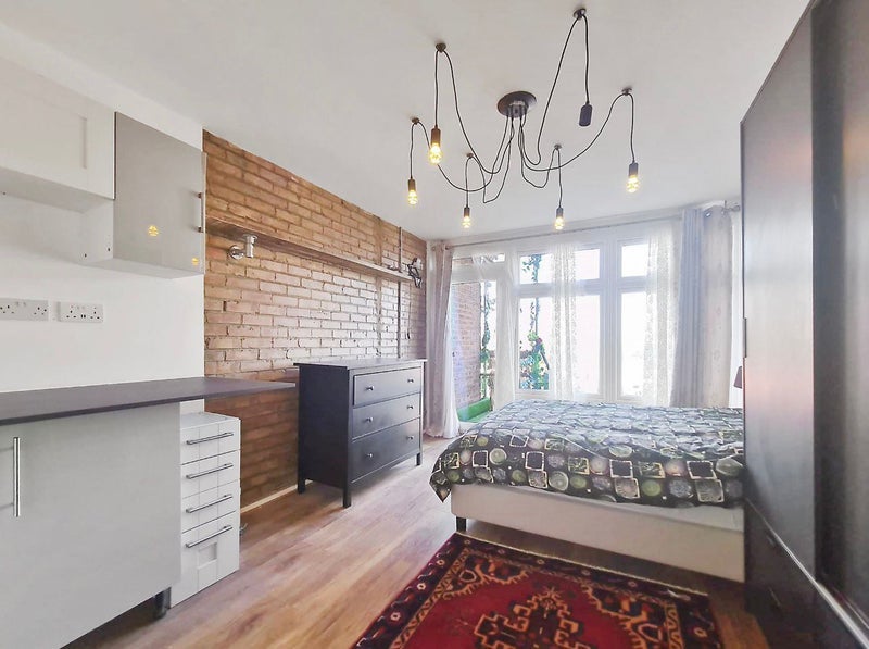 Room Lemsford Close in Greater London