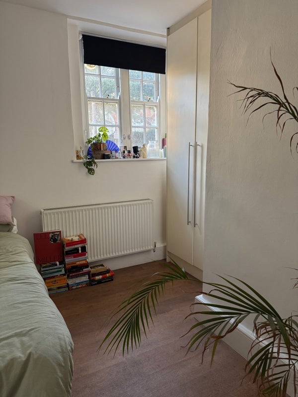 Room Club Row in Greater London