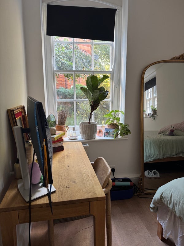 Room Club Row in Greater London
