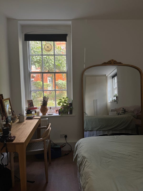Room Club Row in Greater London