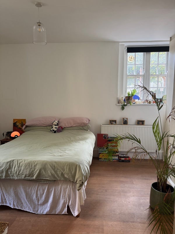 Room Club Row in Greater London