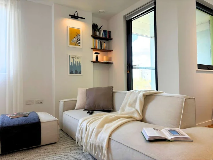 Flat Rotherhithe New Road in Greater London