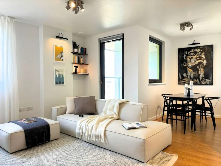 Flat Rotherhithe New Road in Greater London