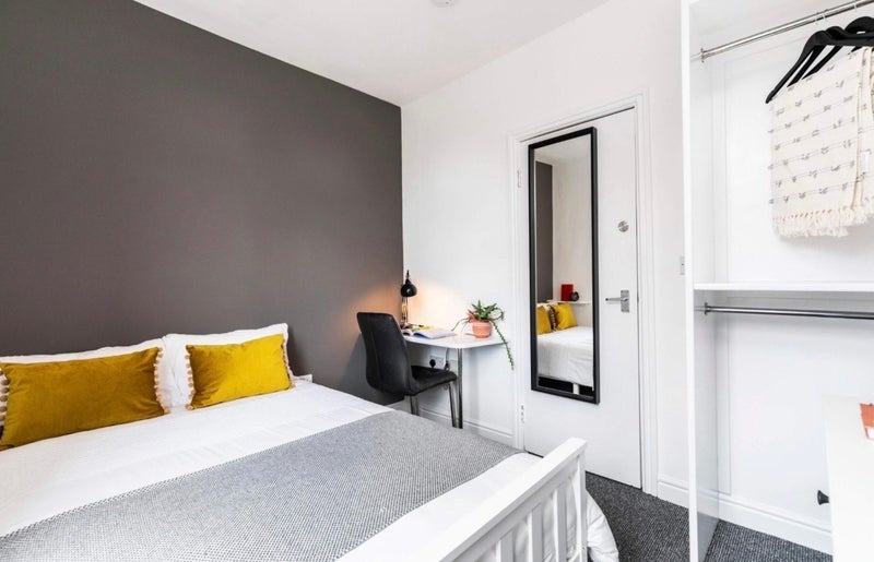 Room Quarry Street in Leeds
