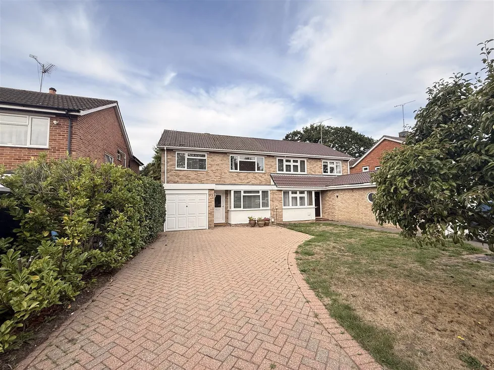 House Tile Barn Close in Rushmoor