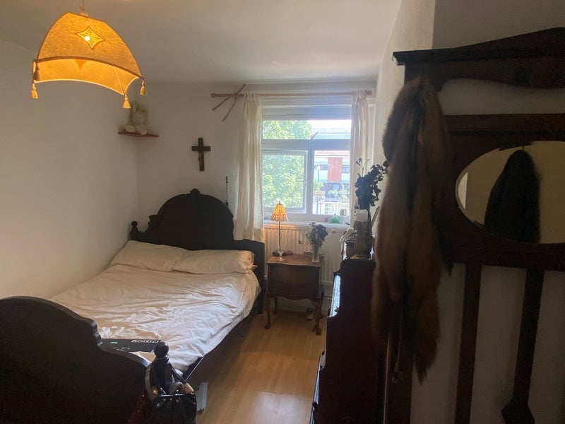 Room Rushmore Road in Greater London