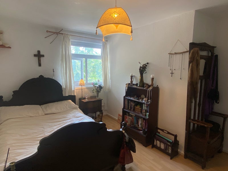 Room Rushmore Road in Greater London
