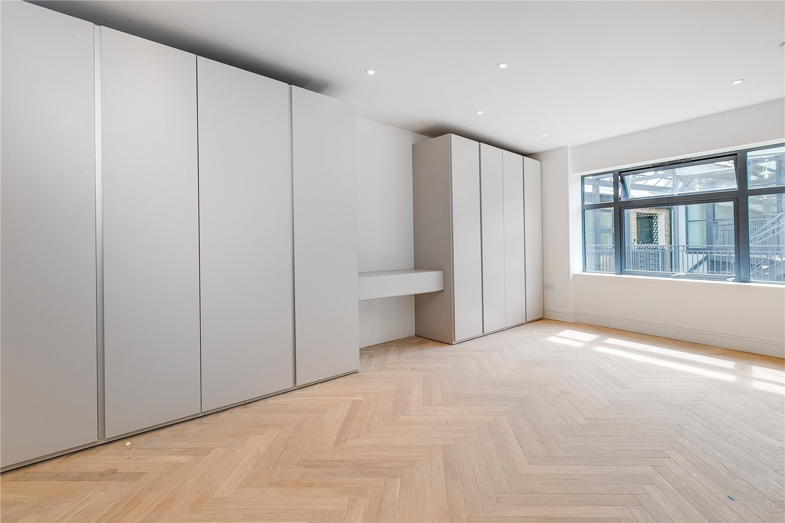 Flat Atalanta Street in Greater London