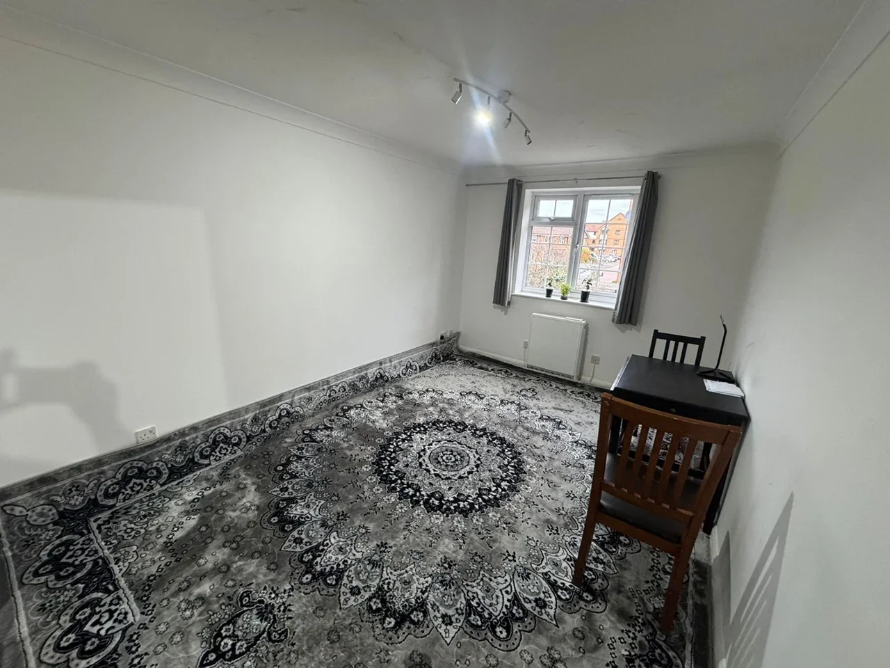 Flat Eagle Drive in Greater London