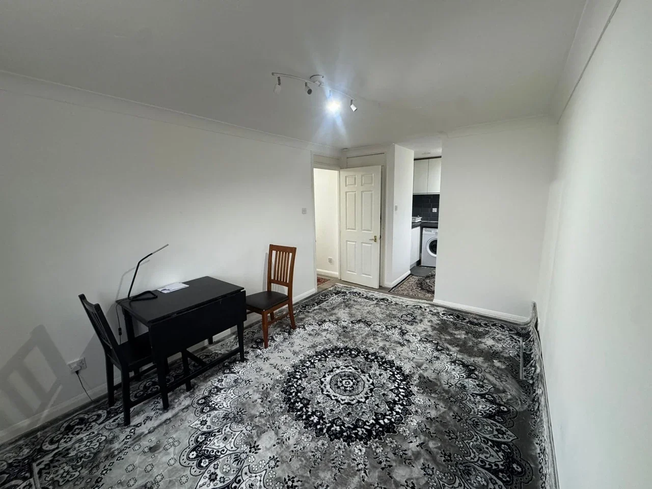 Flat Eagle Drive in Greater London