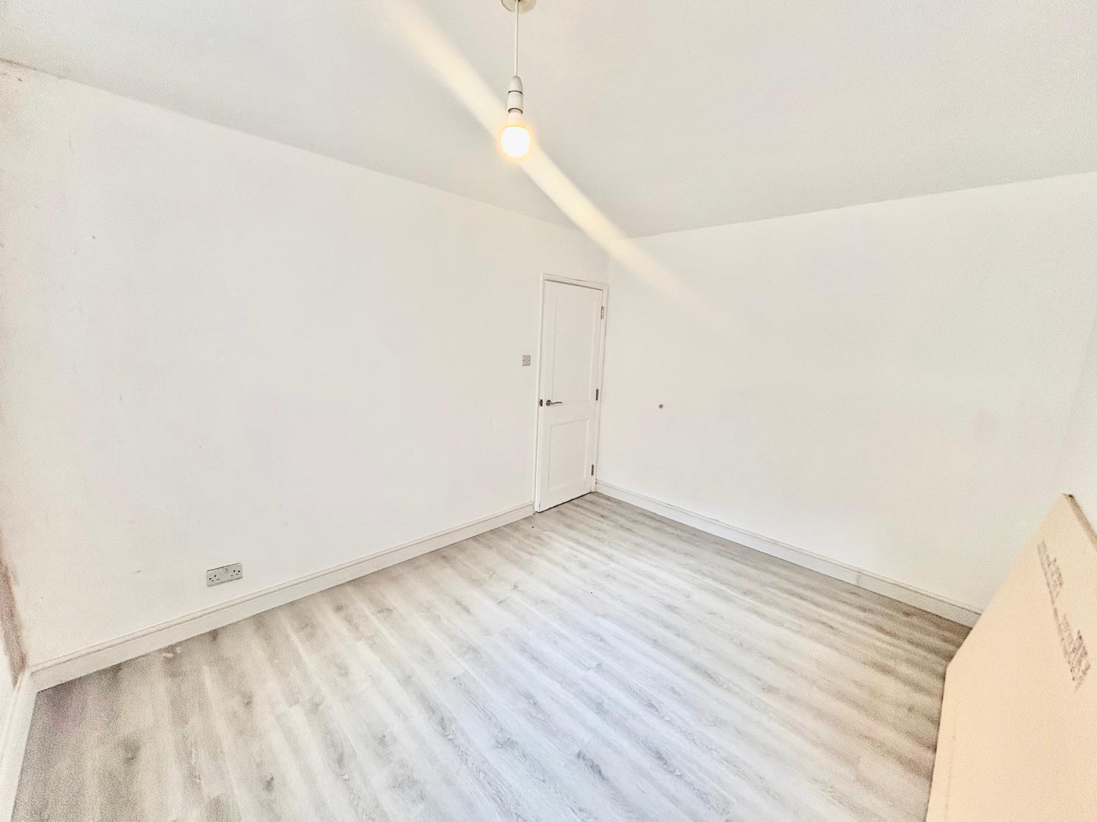 Flat Redcliffe Road in Nottingham