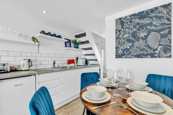 Flat North Wall Promenade in Roedean