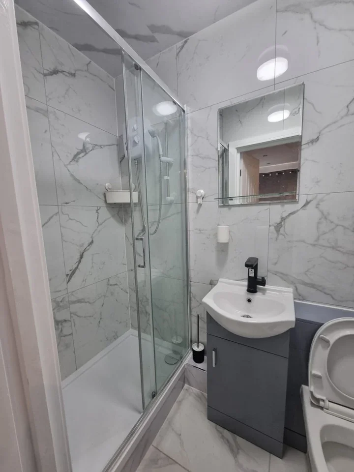 Room Pinecrest Gardens in Greater London
