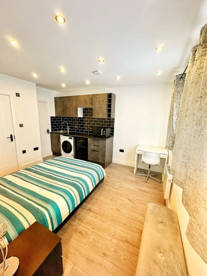 Room Pinecrest Gardens in Greater London
