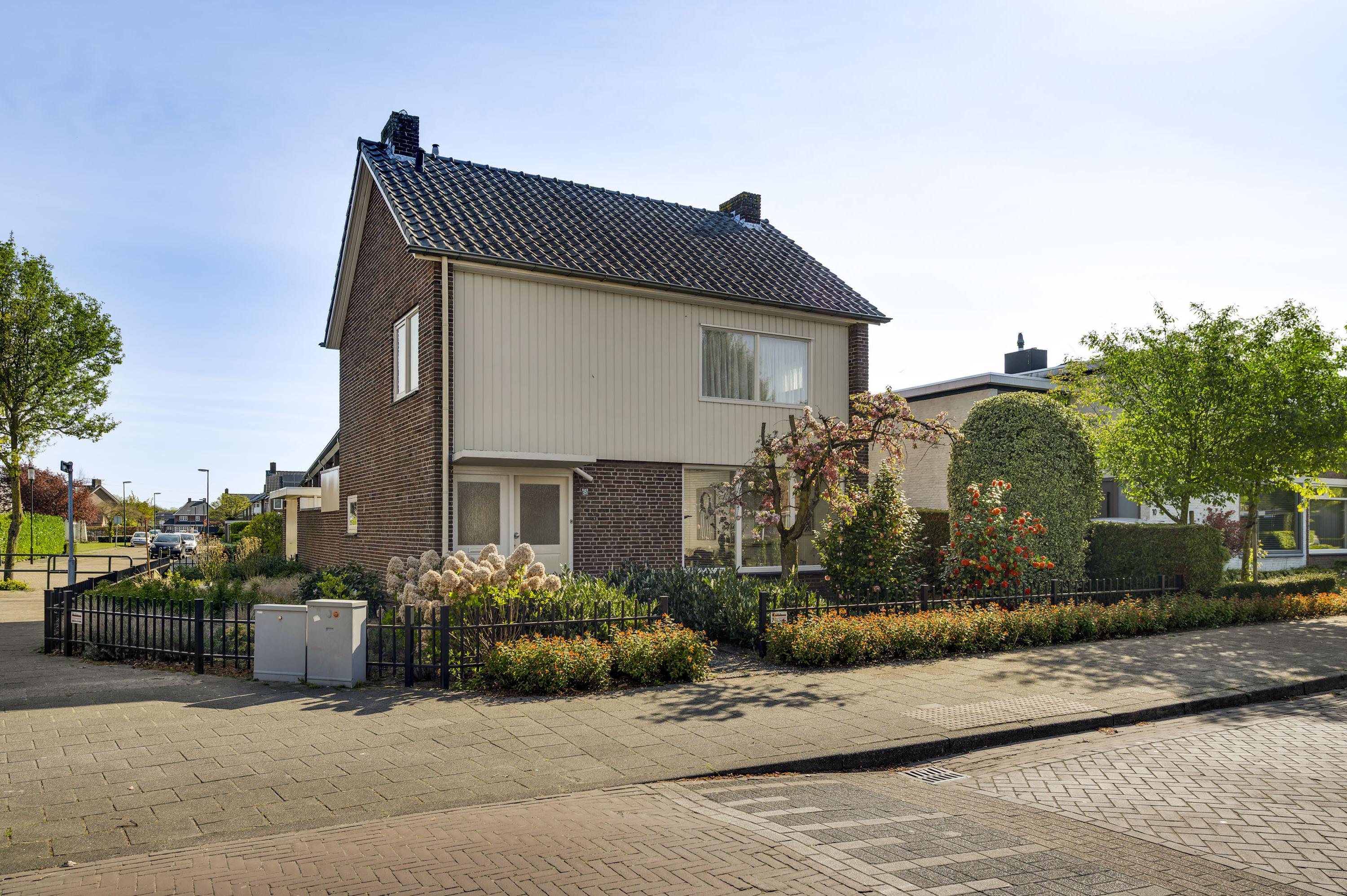 Huis Smits van Oyenlaan 8 in Maarheeze