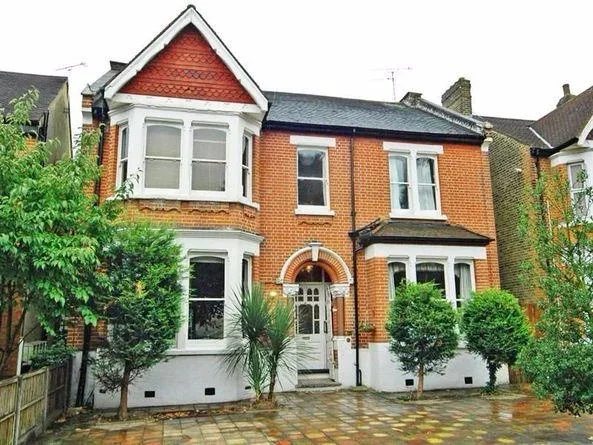 Flat Creffield Road in Greater London