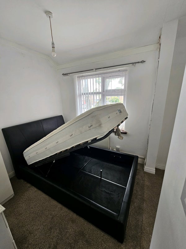 Room Skerton Road in Manchester