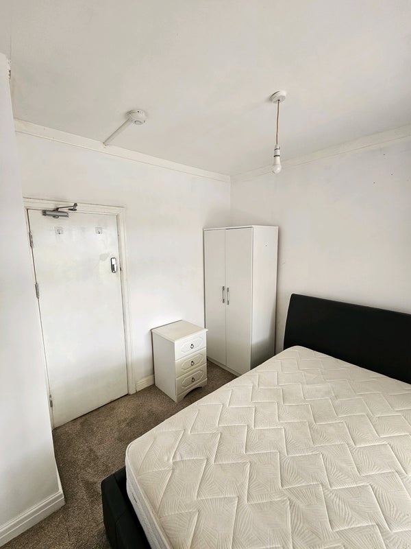 Room Skerton Road in Manchester