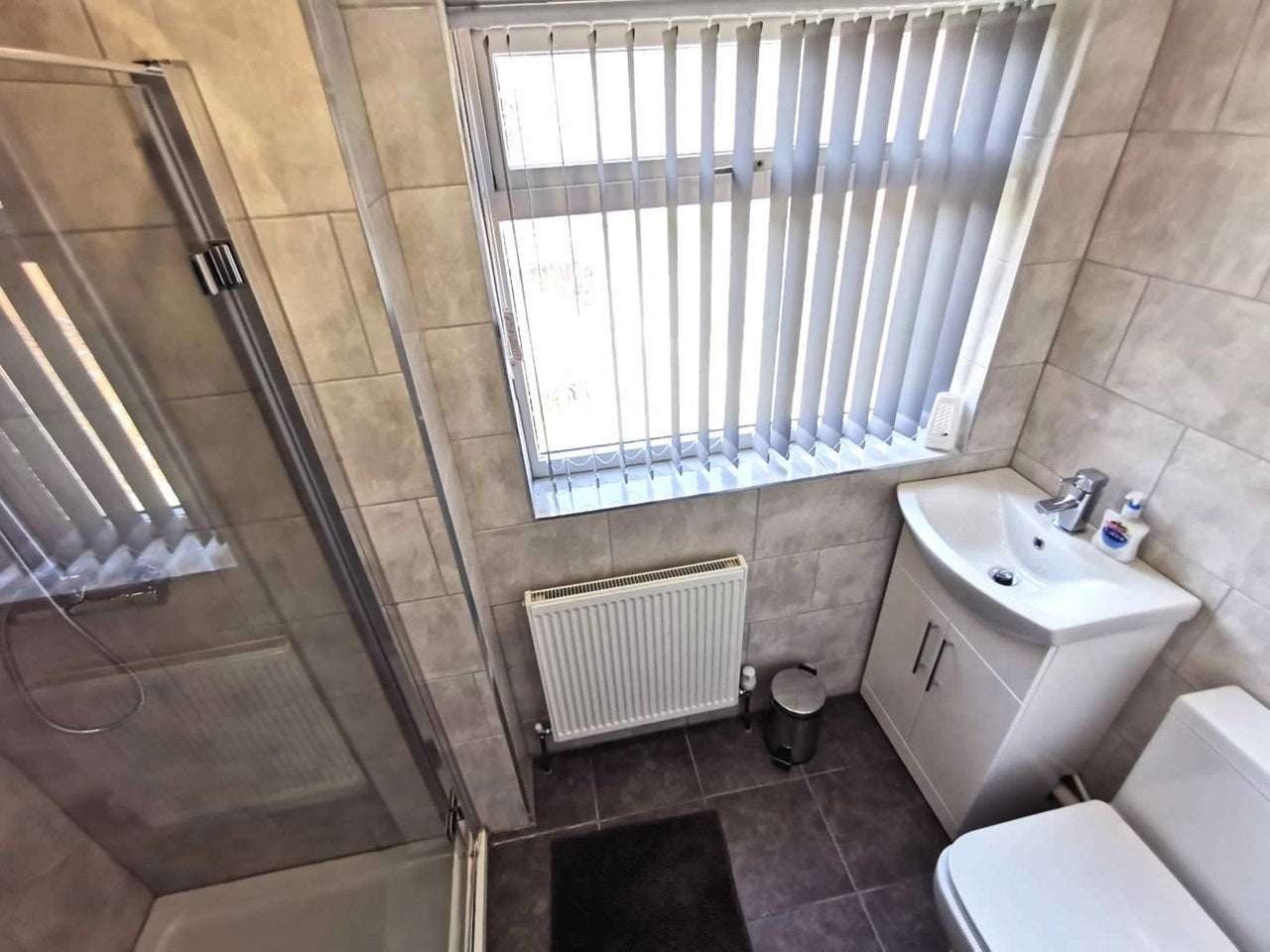 Room Poole Crescent in Birmingham