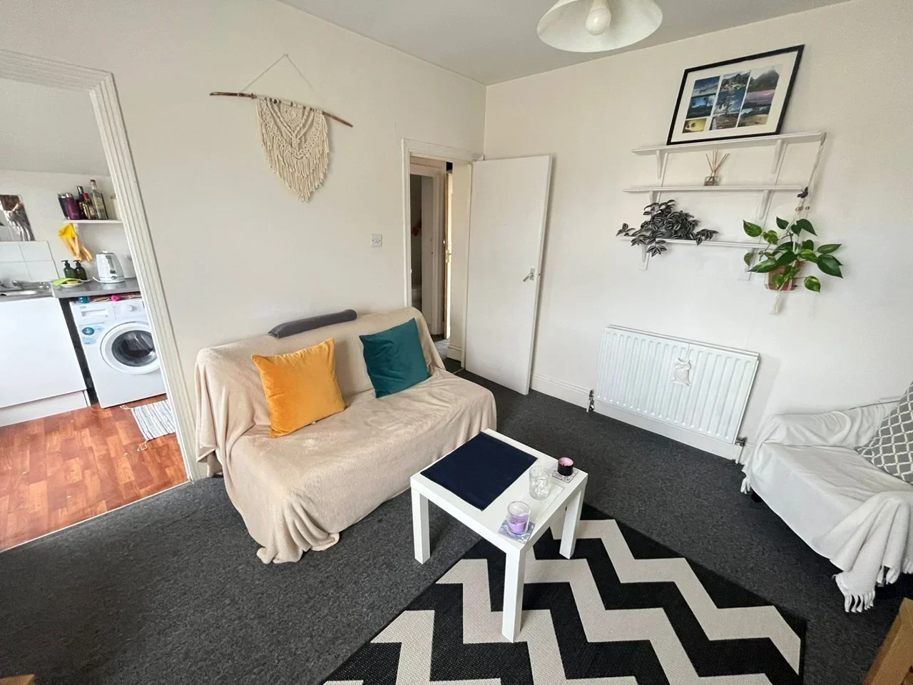 Flat Robinson Road in Greater London