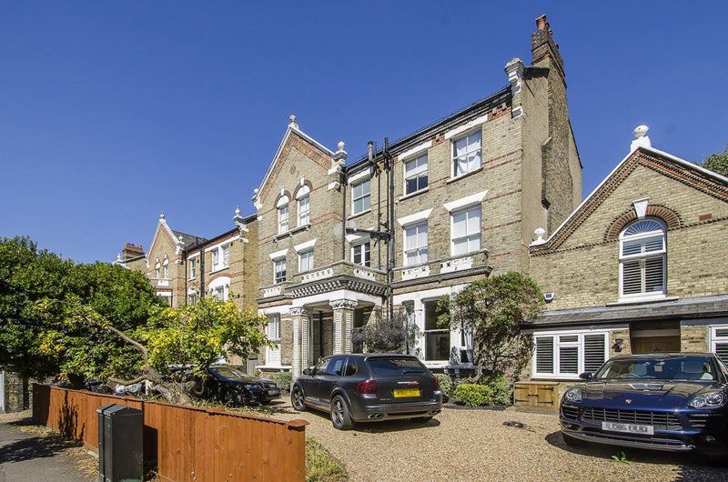 Flat Macaulay Road in Greater London
