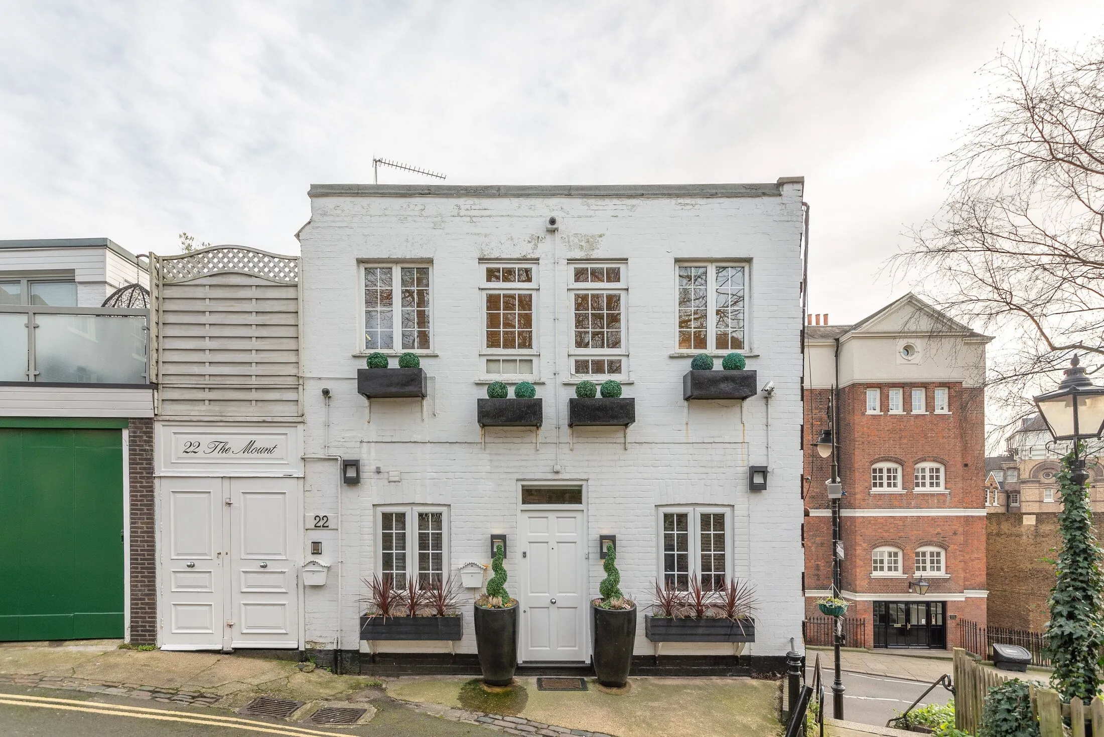 Flat The Mount in Greater London