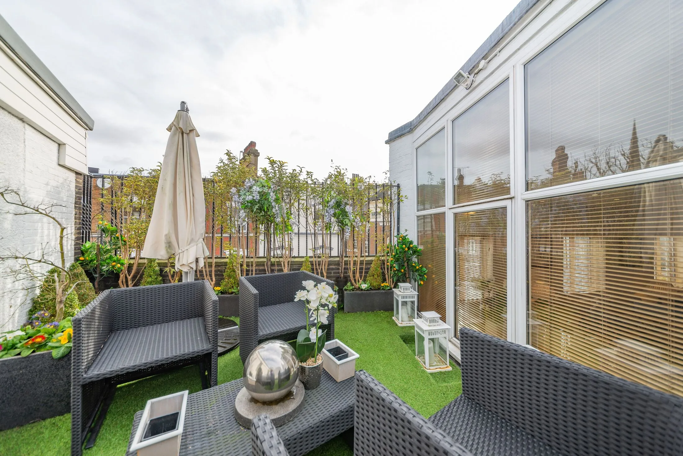 Flat The Mount in Greater London