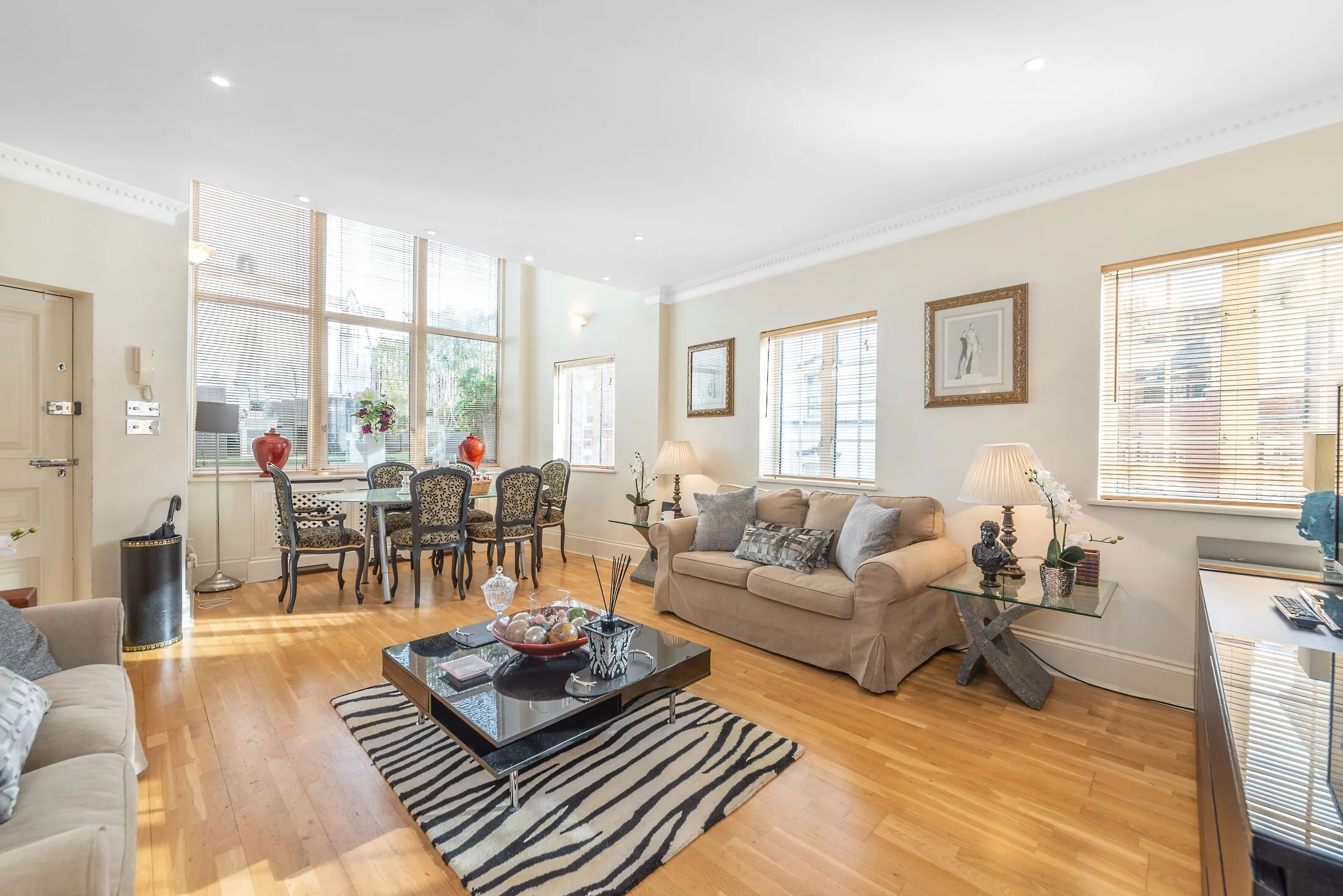 Flat The Mount in Greater London