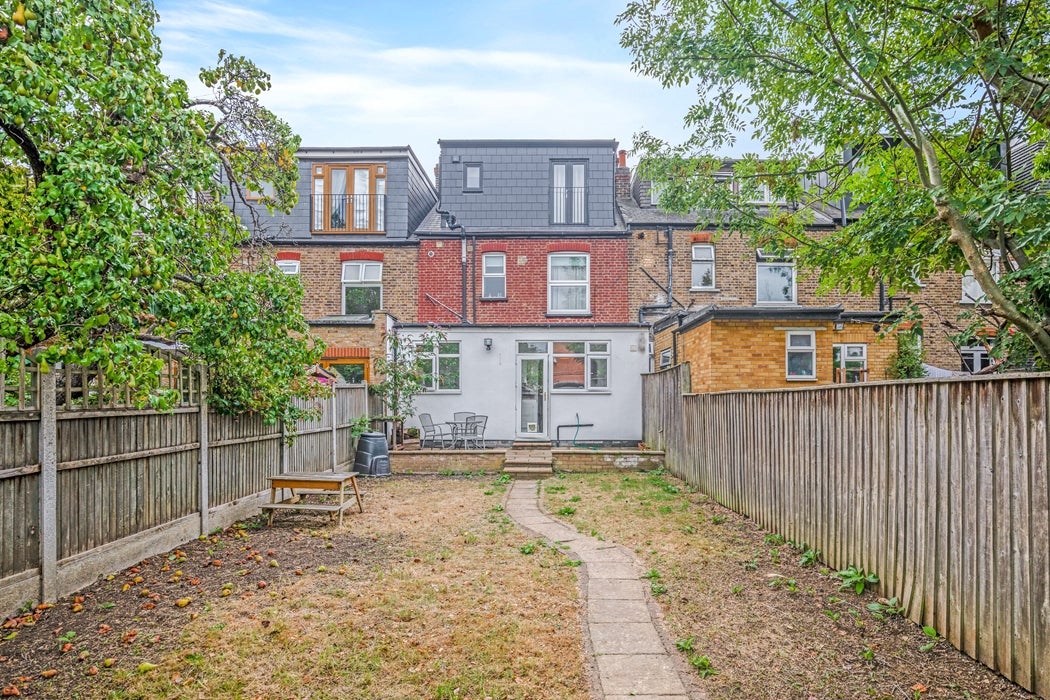 Flat Kingsland Road in Greater London