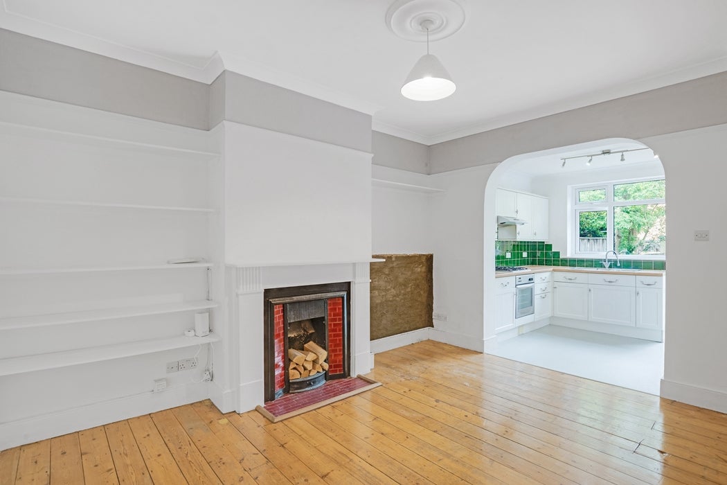 Flat Kingsland Road in Greater London