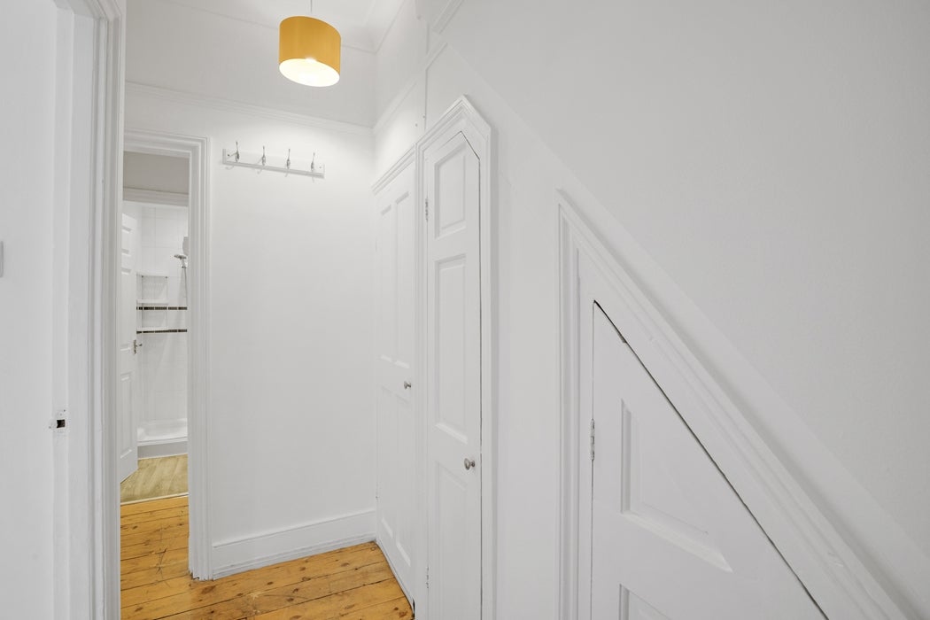 Flat Kingsland Road in Greater London